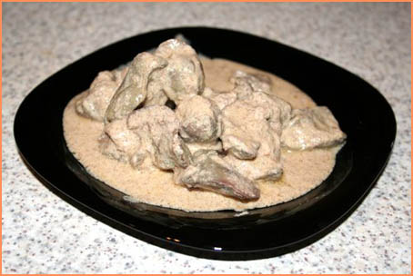 Печень в соусе из сметаны